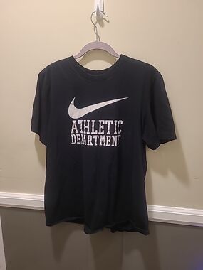 Nike Athletic Department Men's Graphic Black Spell Out TShirt Size Medium